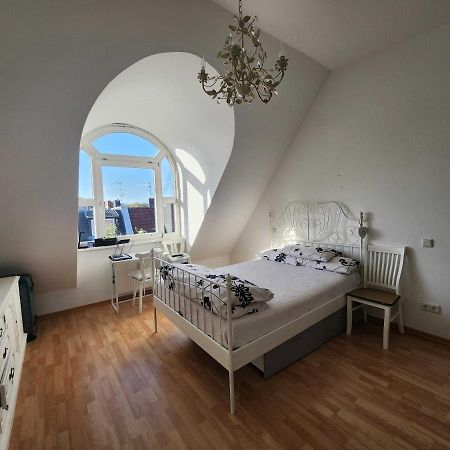 One Private Room Available In A Two Room Apartment In Tegel, Берлин Экстерьер фото