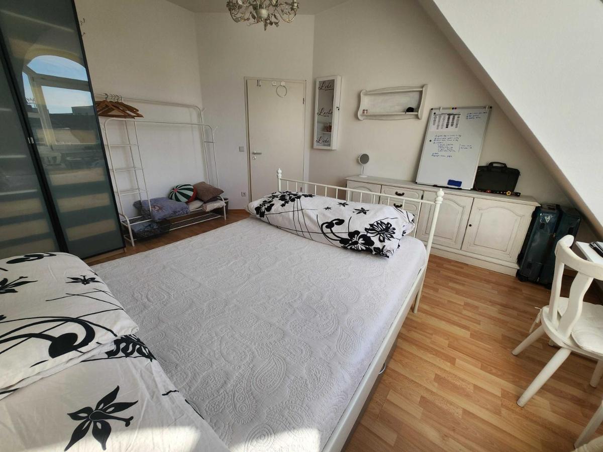 One Private Room Available In A Two Room Apartment In Tegel, Берлин Экстерьер фото