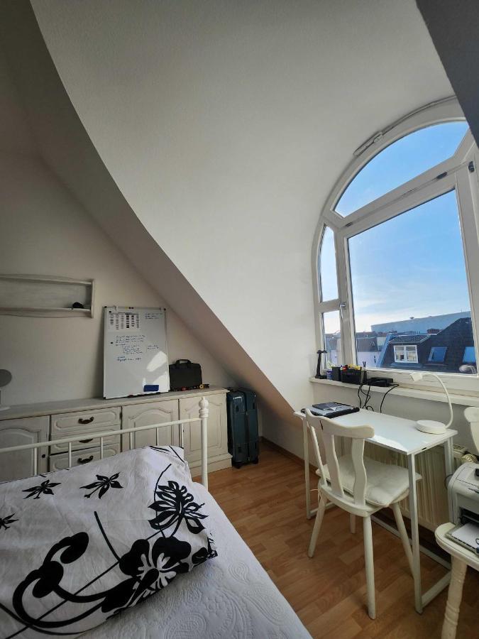 One Private Room Available In A Two Room Apartment In Tegel, Берлин Экстерьер фото